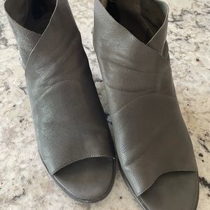 Eileen Fisher gray booties size 11